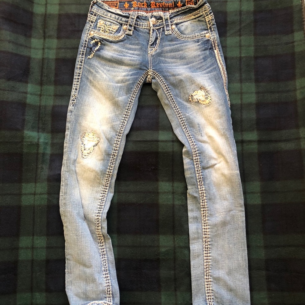Rock Revival Distressed Blue Kai Capri 24x25